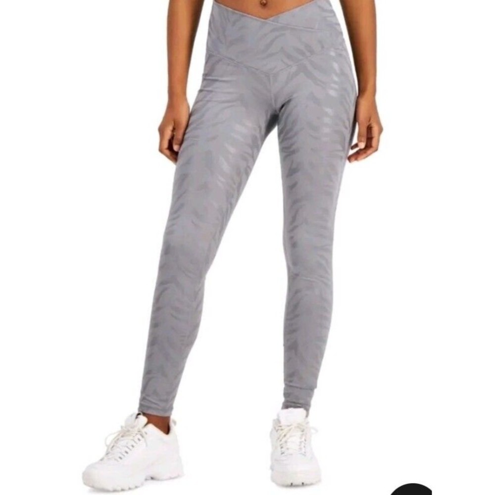 Jenni High Rise, Crossband Waist Shine Tiger Gray Silver. M. MSRP $29.99